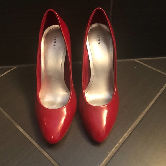 👠Red Heels 👠 - Picture 2 of 3